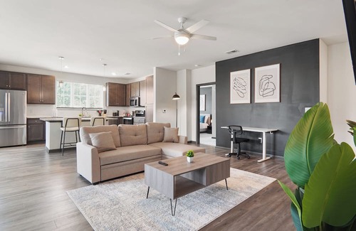 North Raleigh Apartment | Luxe King 3BR Suite in North Raleigh