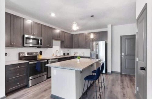 North Raleigh Apartment | Luxe King 2BR Suite in North Raleigh