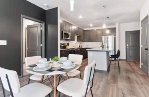 North Raleigh Apartment | Luxe King 2BR Suite in North Raleigh
