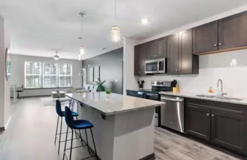 North Raleigh Apartment | Luxe King 2BR Suite in North Raleigh
