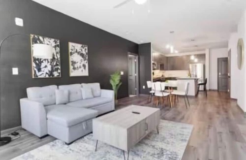 North Raleigh Apartment | Luxe King 2BR Suite in North Raleigh