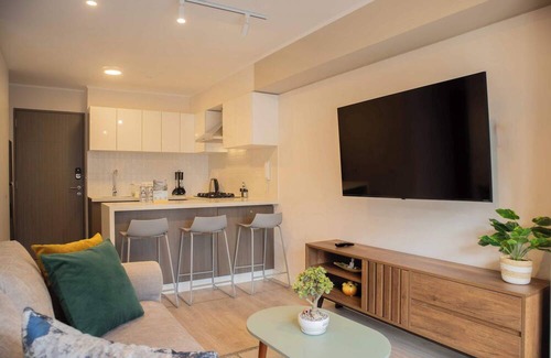 San Antonio Apartment | w Cozy 2BR w Balcony in Miraflores