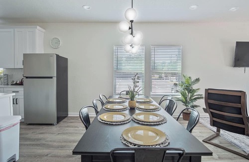 Eastside Promise Neighborhood Cottage | Generous 5br/3ba Haven Close to Alamo & Riverwalk!