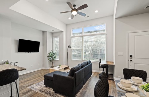 Charlotte House | King 3BR Townhouse in Camp North End
