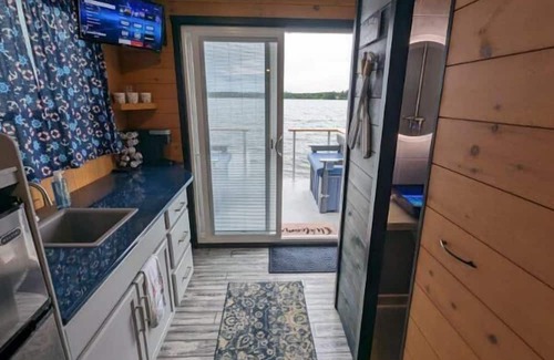 Mayfield Boat Rental | House Boat on Fife Lake