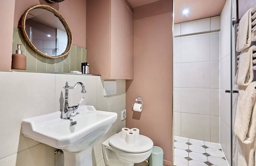 Strasbourg -Saint-Denis Apartment | Charming Air-conditioned Studio in the Center of Paris