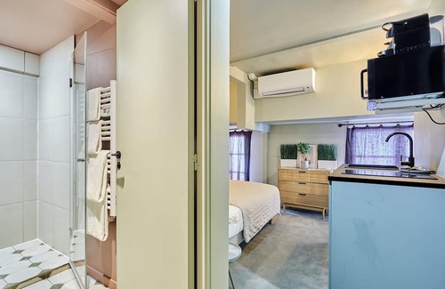 Strasbourg -Saint-Denis Apartment | Charming Air-conditioned Studio in the Center of Paris