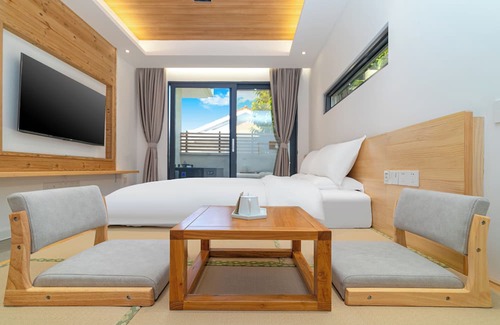 Conghua Bed & Breakfast | Flowing River Hot Spring Resort