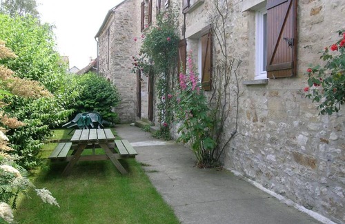 Arnouville-les-Mantes Cottage | Gite Arnouville-lès-Mantes, 3 bedrooms, 4 persons
