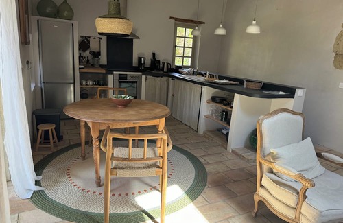 Montaren-et-Saint-Mediers Condo | Mimosa Superb duplex gîte in the heart of an 18th-century sheepfold a stone's throw from Uzès