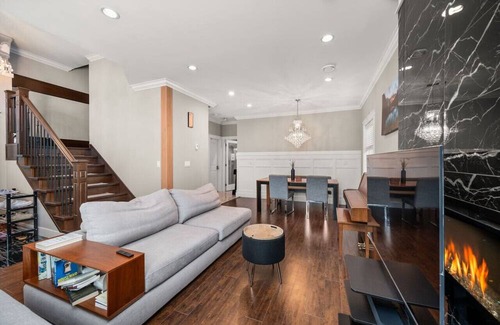 Burnaby House | Newly Listed Central Suite near Skytrain