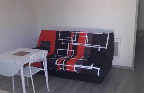 Saint-Zacharie Apartment | Homerez - Flat, Saint-Zacharie