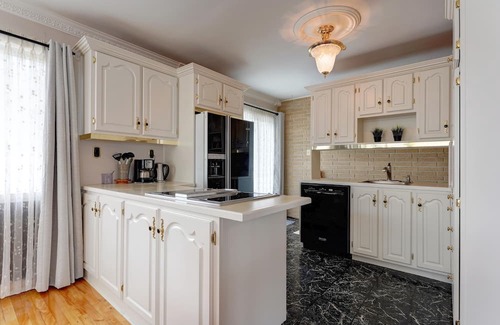Laval-des-Rapides House | 4 Beds Entire House Free Wifi Two Parking