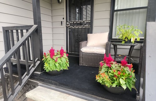 South Broadway House | Spacious 4-bedroom house with AC and WiFi in charming Cleveland Neighborhoodn