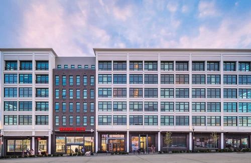 Gallaudet Apartment | Modern Union Market Apt: Free WiFi, Parking, 55" QLED TV, All Major Streaming