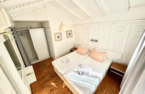Cirali Ski Chalet | Okyanus Kıyısı Bungalov
