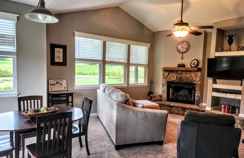 Camdenton Cottage | Charming 1-bedroom Cottage overlooking the #16 Fairway and stocked fishing pond!