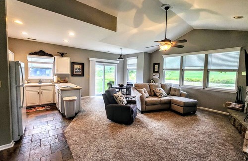 Camdenton Cottage | Charming 1-bedroom Cottage overlooking the #16 Fairway and stocked fishing pond!