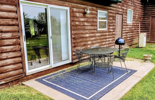 Camdenton Cottage | Charming 1-bedroom Cottage overlooking the #16 Fairway and stocked fishing pond!