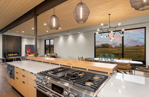 Bozeman House | Unparalleled Bozeman estate with river frontage to the Gallatin River.