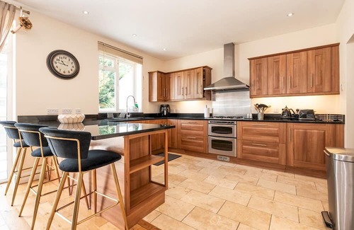 Coombe Vale House | Spacious serenity - large family home near city | Pass The Keys