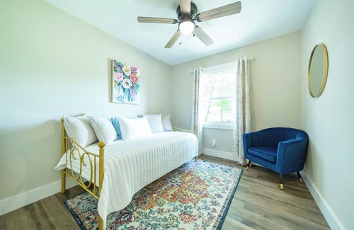 Opelika House | Conveniently located to Downtown Opelika, RTJ Golf Course, and Auburn University