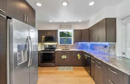 Wilton Manors Villa | 🌴VILLA PARAÍSO🌴 pool grill fenced backyard beach dog park