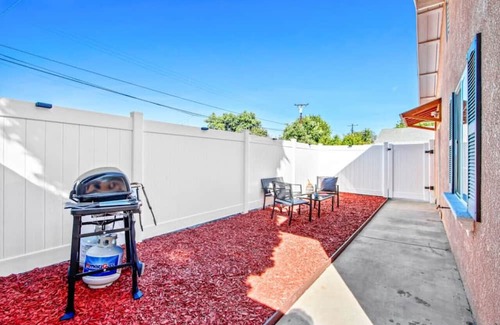 La Puente House | Serenity Stay BBQ 2-Bedroom Sanctuary with Backyard and High-Speed Internet