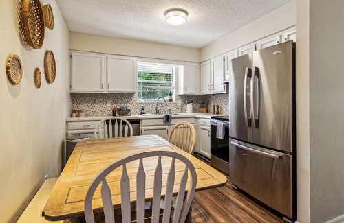 Stuart House | Coastal Comfort: 3br House In Stuart City 3 Bedroom Home by RedAwning