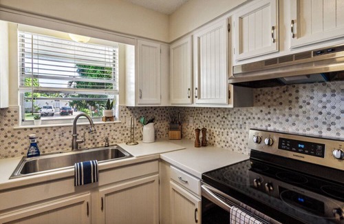 Stuart House | Coastal Comfort: 3br House In Stuart City 3 Bedroom Home by RedAwning
