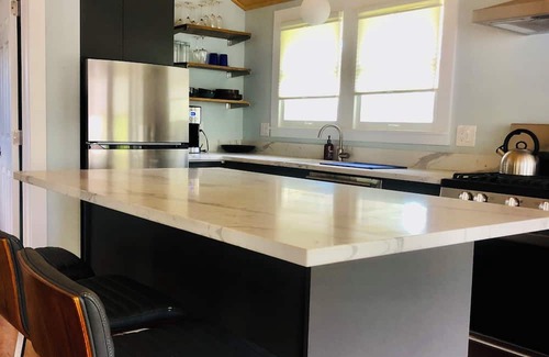 Old Southeast Apartment | NEWLY REMODELED 1-bedroom private suite with pool close to downtown St. Pete