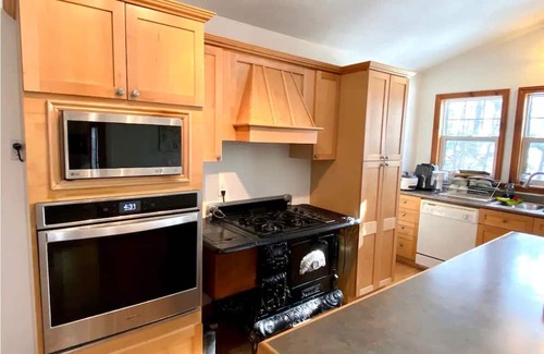 Huntsville Cottage | Water Front Cottage with dock - 5 min from the town, pet-friendly