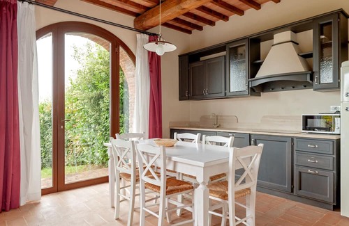 Toiano Apartment | Apartment 'La Caciaia' with Shared Pool, Private Garden and Wi-Fi