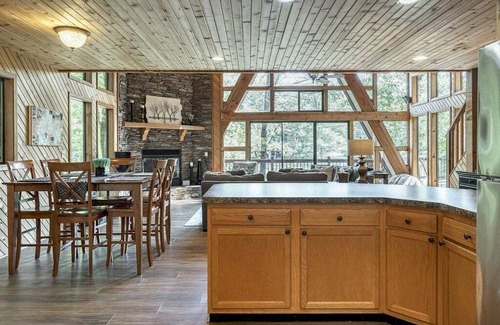 Warrenton Ski Chalet | Lakeview Hideaway Chalet