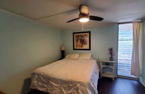Mokuleia Apartment | North Shore Ocean and Mountain Views Steps to Aweoweo Beach Park Pet friendly