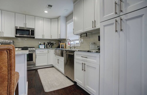 Morgan House | 4-bedroom House with Ocean View near NYC Train, Ferry, Waterfront with WiFi, AC