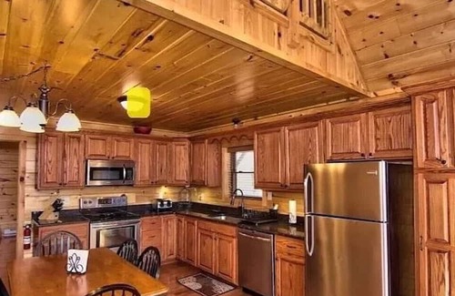 Hickory Hills Ski Chalet | Hot Tub, Pool Table, Fire Pit, 5 MIN TO SKI SLOPES, Secluded /Pet Friendly!