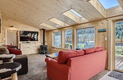 Leadville House | Leadville Race Series Retreat! Beautiful home w/mountain views steps from river.