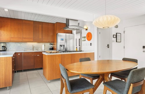 Sunmor House | Alexander Escape – Showpiece 3 BDR w/Private Pool, 5 Min to Downtown