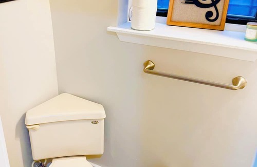 Eckington Apartment | 3-bedroom apartment in great DC neighborhood with WiFi, AC