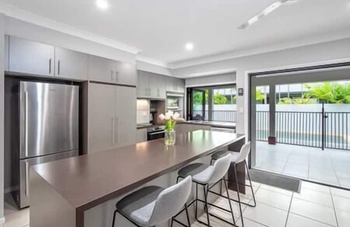 Kewarra Beach House | Kewarra Beach King Bed 4BR house; Pool, BBQ, Pets