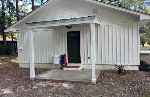 Batesville House | Charming 2-bedroom house with AC, WiFi in pleasant Batesville