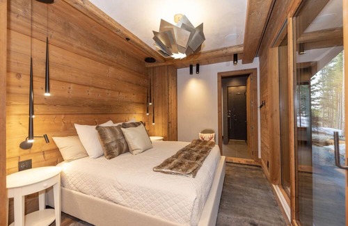 Boulder Ridge House | The most breathtaking ski-in ski-out villa with private hot tub, and game room