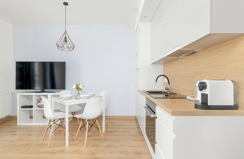 Grzegorzki Apartment | Cozy Apartment for 4 by Renters
