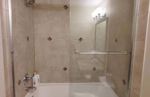 White Rock House | Charming 2-bedroom house in brilliant White Rock with AC, WiFi