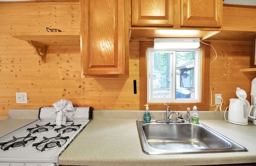 Gouldsboro Cabin | NEW LISTING! Cozy Pocono Retreat by Eagle Lake- Relax & Unwind by RedAwning