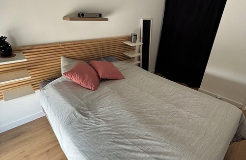Talence House | Very nice shop in Talence, near streetcar and shops, 15' from Bordeaux center.
