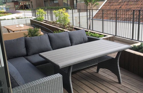 Sogndal Apartment | Cozy apartment in the center of Sogndal, right by the sea and with its own patio