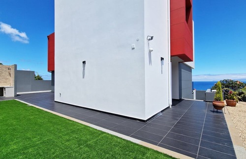 Gaula House | Azure Serenity by LovelyStay