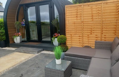 Inishowen Cabin | Fantastic cabin with panoramic sea views, located in Quigley's Point, Inishowen.